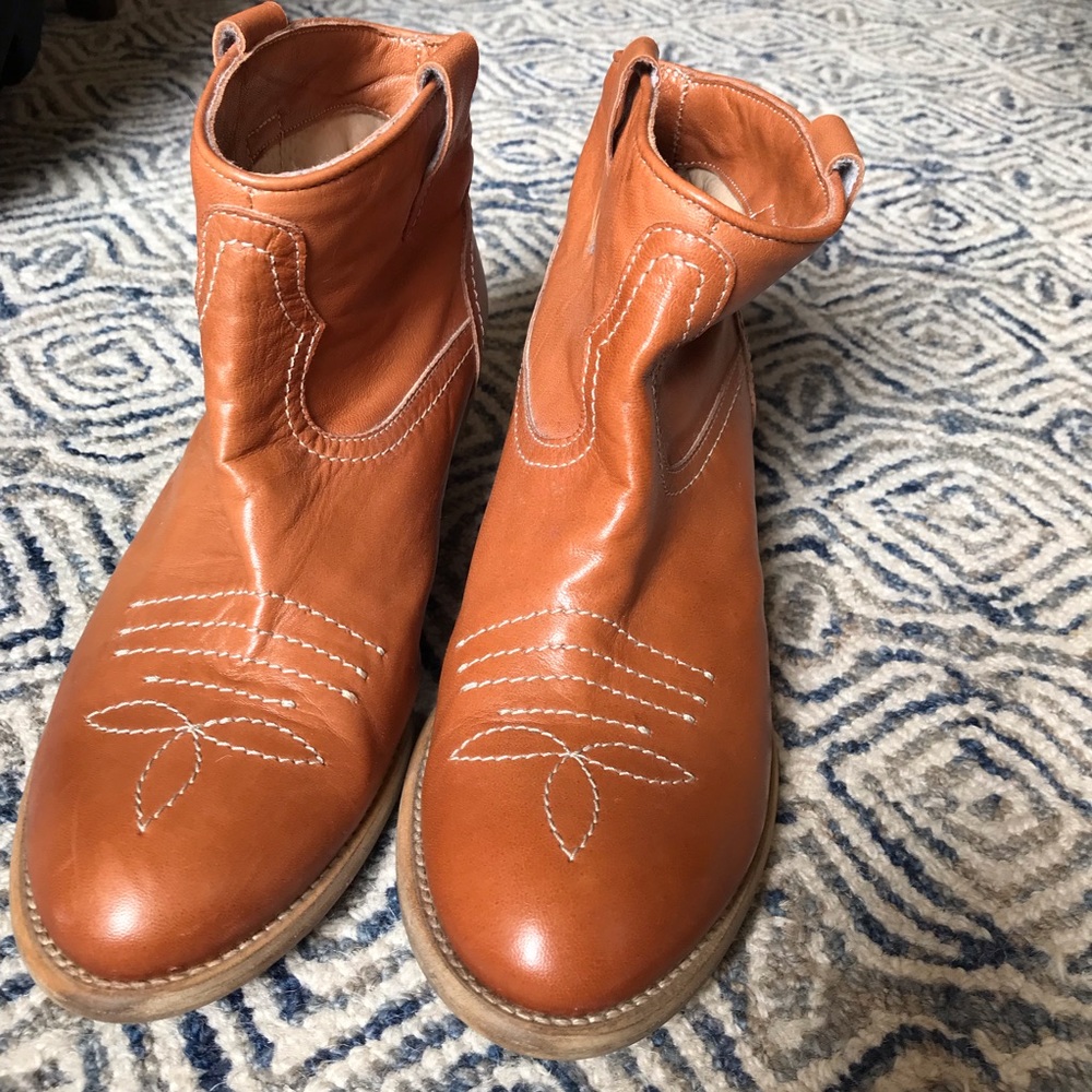 Sundance leather ankle-height slip on booties, size European 37
